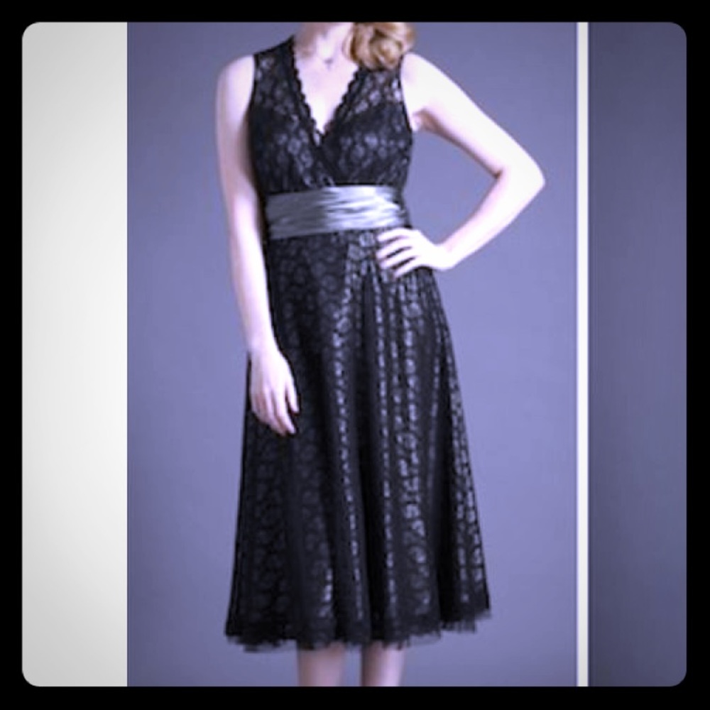 💐 Laura Ashley silver and black lace cocktail dress